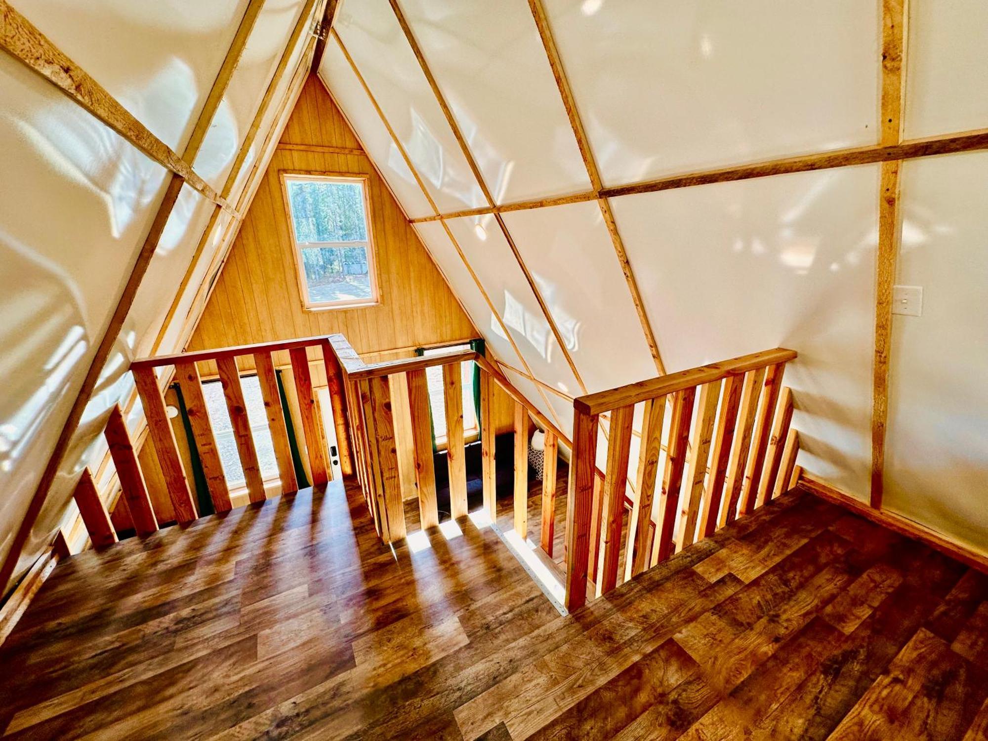 Roberts Lodge Ток Номер фото